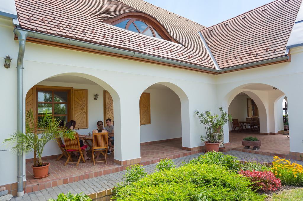 Figula Vendeghaz Hotel Balatonfüred Exterior foto