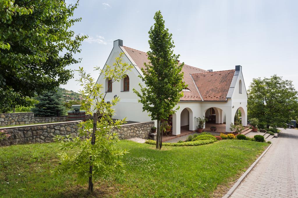 Figula Vendeghaz Hotel Balatonfüred Exterior foto